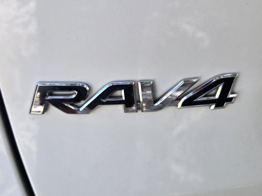 Used 2019 Toyota RAV4 XLE w/ Convenience Package FWD image 10