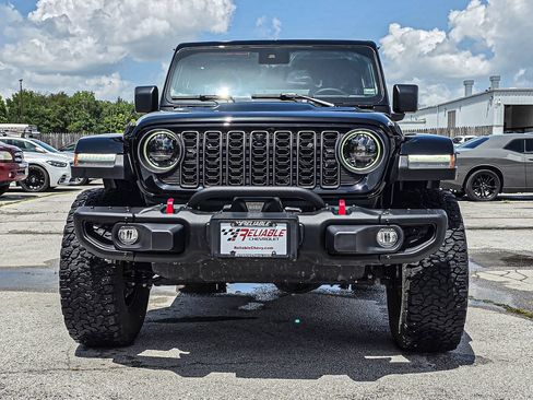 Used 2024 Jeep Wrangler Unlimited Rubicon AWD/4WD image 2