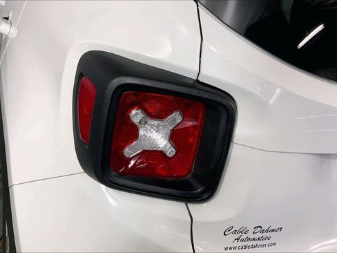 Used 2023 Jeep Renegade Latitude AWD/4WD image 27
