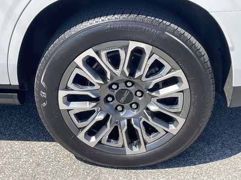 Used 2023 GMC Yukon Denali Ultimate AWD/4WD image 12