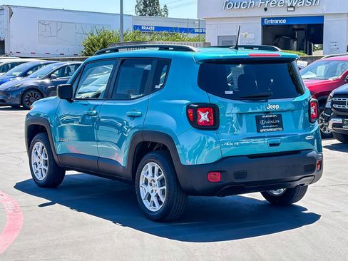Used 2022 Jeep Renegade Latitude AWD/4WD image 2