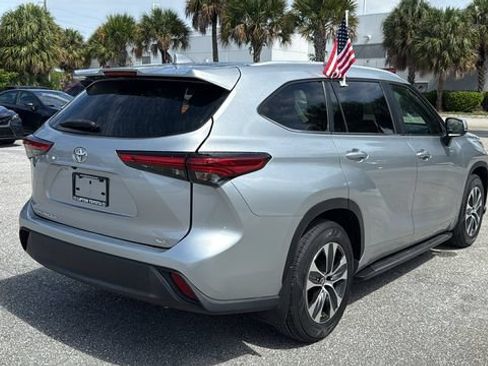 Used 2023 Toyota Highlander XLE FWD image 10