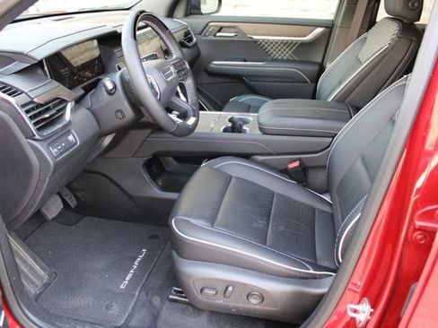 Used 2025 GMC Acadia Denali w/ Super Cruise Package image 17