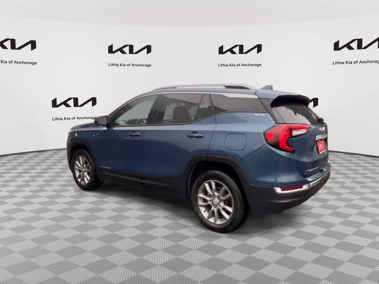 Used 2024 GMC Terrain SLT AWD/4WD image 7