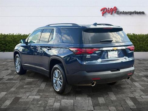 Used 2023 Chevrolet Traverse LT FWD image 2