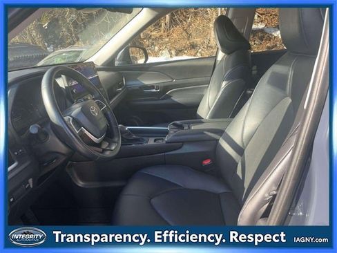 Used 2024 Toyota Grand Highlander XLE image 16
