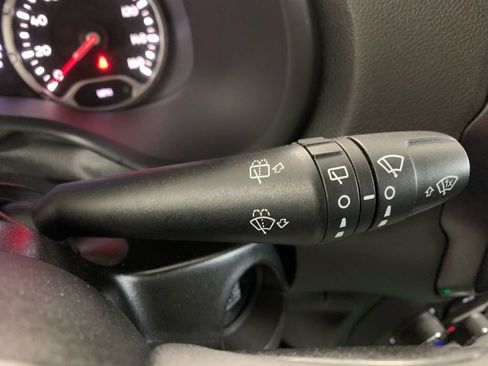 Used 2018 Jeep Renegade Latitude image 33