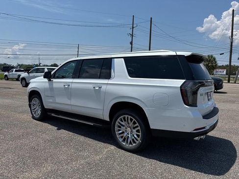 New 2025 Chevrolet Suburban Premier w/ Sun And Tow Package RWD image 16