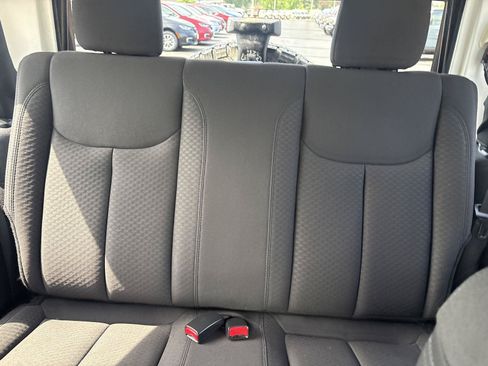 Used 2018 Jeep Wrangler Sport AWD/4WD image 21