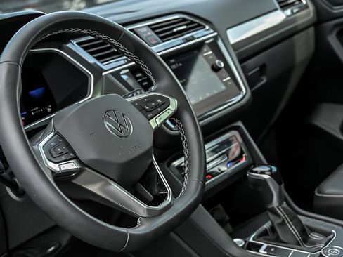 Used 2022 Volkswagen Tiguan SE AWD/4WD image 19