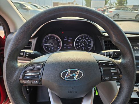 Used 2019 Hyundai Elantra SE FWD image 22