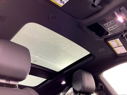 Used 2024 Land Rover Range Rover Evoque Dynamic SE image 29