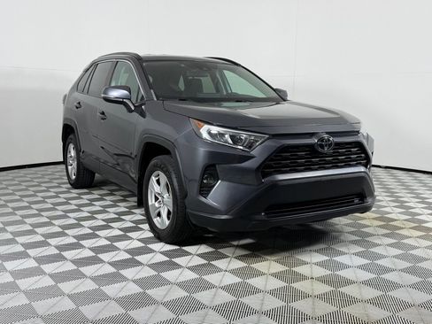 Used 2020 Toyota RAV4 XLE FWD image 3