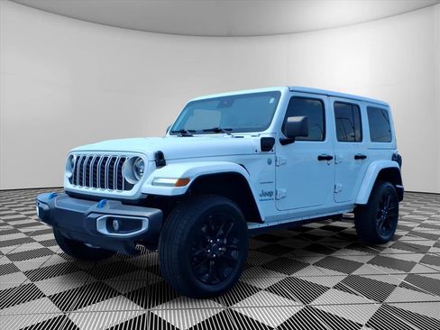 Used 2024 Jeep Wrangler Unlimited Sahara AWD/4WD image 23