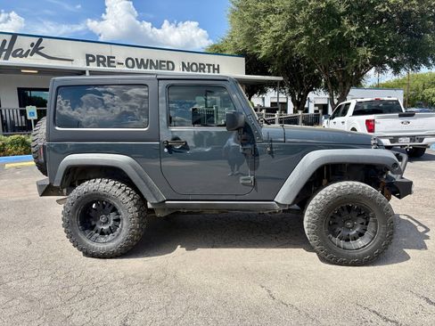 Used 2017 Jeep Wrangler Sport AWD/4WD image 2