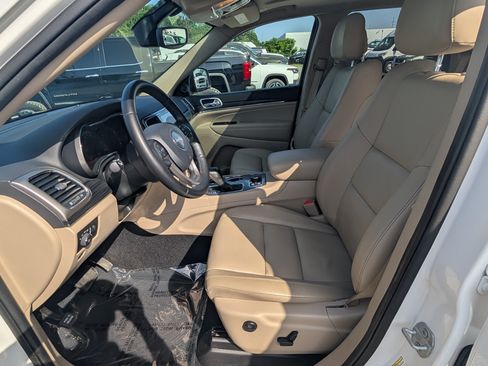 Used 2020 Jeep Grand Cherokee Limited AWD/4WD image 18