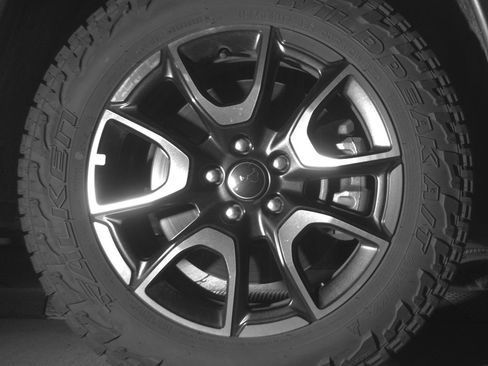 Used 2025 Jeep Compass Trailhawk AWD/4WD image 13