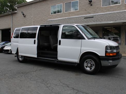 Used 2019 Chevrolet Express 3500 LT w/ LT Preferred Equipment Group RWD image 5
