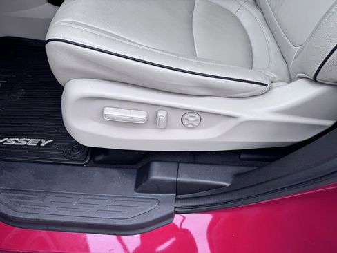 Used 2025 Honda Odyssey Touring image 18