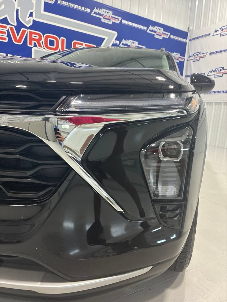 Used 2026 Chevrolet Trax LT FWD image 11