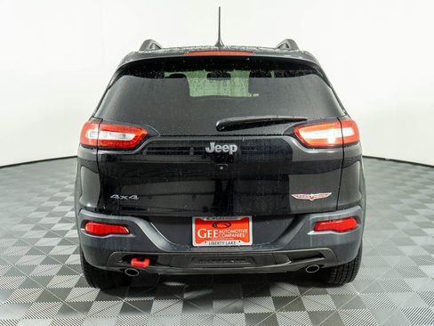 Used 2018 Jeep Cherokee Trailhawk w/ Cold Weather Group AWD/4WD image 5