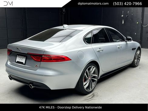 Used 2018 Jaguar XF S RWD image 7
