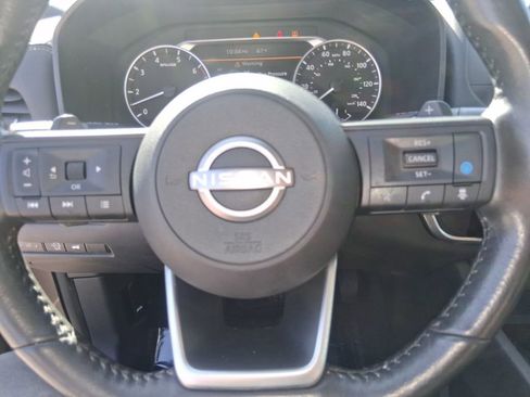 Used 2024 Nissan Rogue SV w/ SV Premium Package image 15