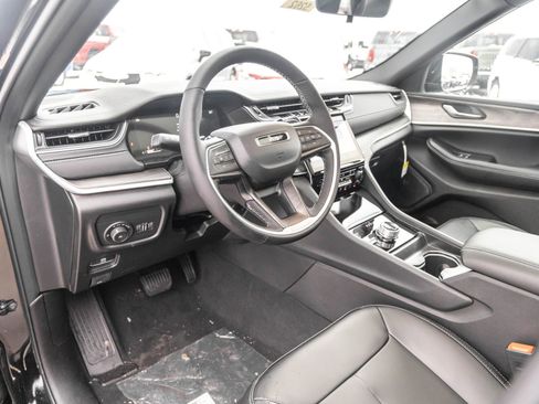 New 2025 Jeep Grand Cherokee Limited image 4