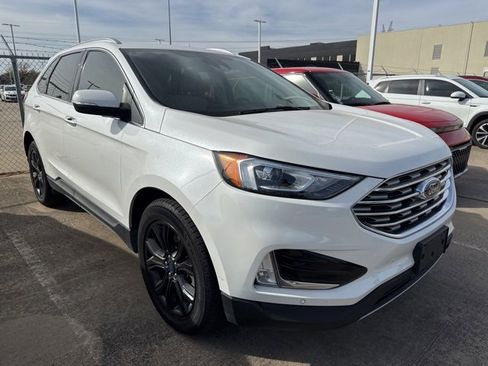 Used 2022 Ford Edge Titanium image 2