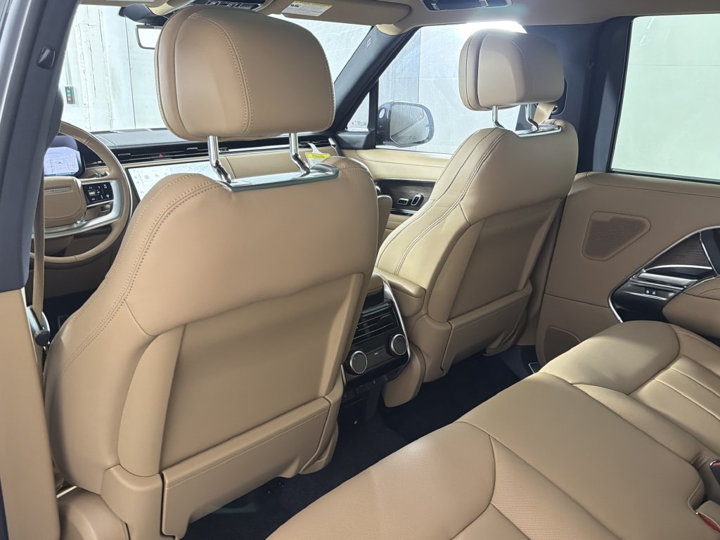 New 2027 Land Rover Range Rover Long Wheelbase SE AWD/4WD image 33
