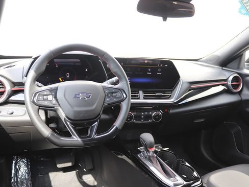 Used 2025 Chevrolet Trax RS w/ Driver Confidence Package FWD image 3