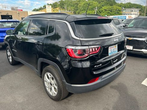 Used 2025 Jeep Compass Latitude w/ Sun & Sound Group AWD/4WD image 4