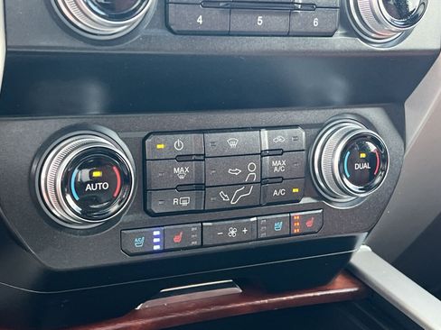 Used 2019 Ford F450 King Ranch w/ King Ranch Ultimate Package AWD/4WD image 21