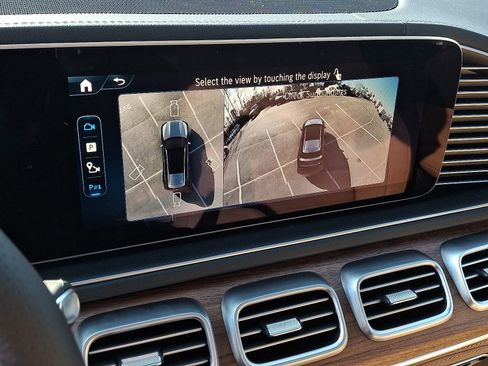 New 2026 Mercedes-Benz GLS 580 4MATIC image 14