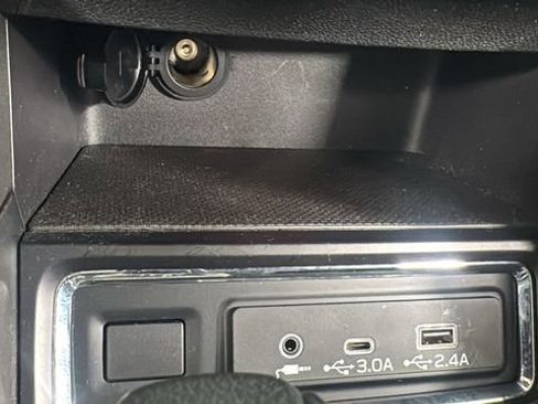 Used 2024 Subaru Ascent Premium w/ Convenience Package image 29