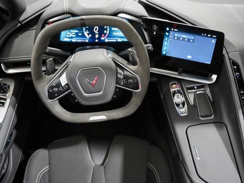 Used 2025 Chevrolet Corvette Z06 RWD image 13