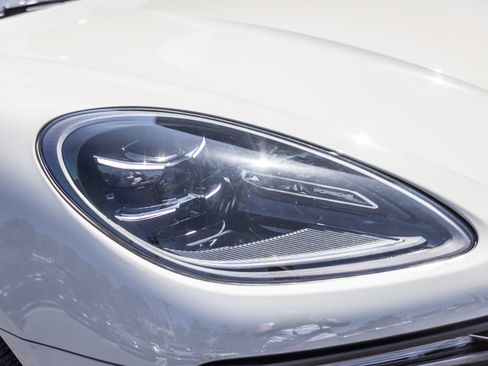 Certified 2026 Porsche Macan S AWD/4WD image 31