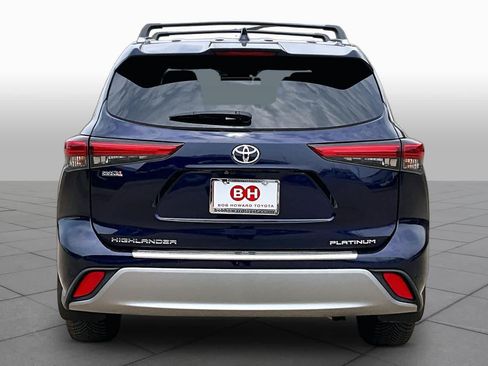 Used 2021 Toyota Highlander Platinum FWD image 5