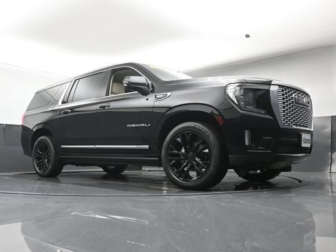 Used 2022 GMC Yukon XL Denali AWD/4WD image 27