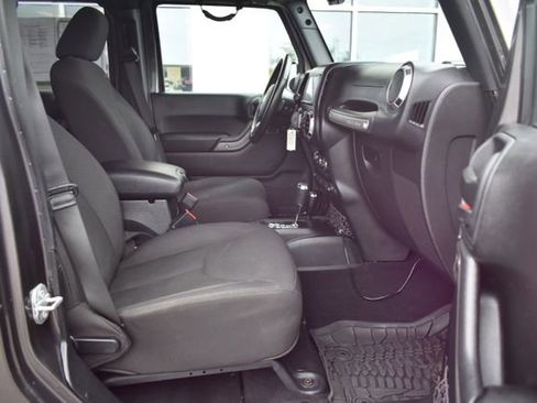 Used 2017 Jeep Wrangler Unlimited Sport w/ Quick Order Package 24S AWD/4WD image 33