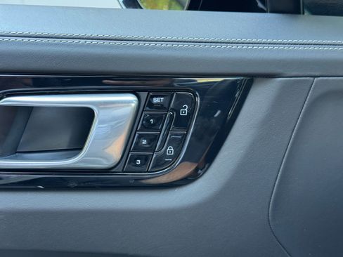 Used 2021 Porsche Cayenne Turbo S image 19