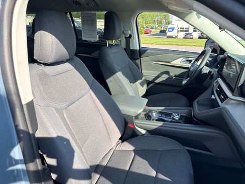 Used 2025 Ford Explorer Active AWD/4WD image 13