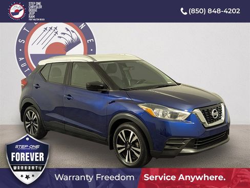 Used 2019 Nissan Kicks SV image 1