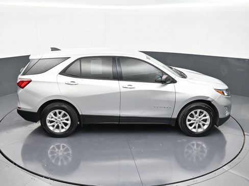 Used 2019 Chevrolet Equinox LS FWD image 17
