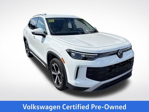 Certified 2025 Volkswagen Tiguan SE AWD/4WD image 8