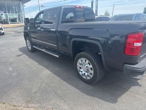 Used 2018 GMC Sierra 2500 Denali w/ Duramax Plus Package AWD/4WD image 7