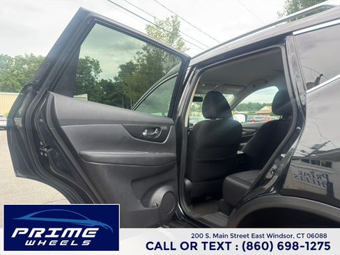 Used 2018 Nissan Rogue SV AWD/4WD image 11