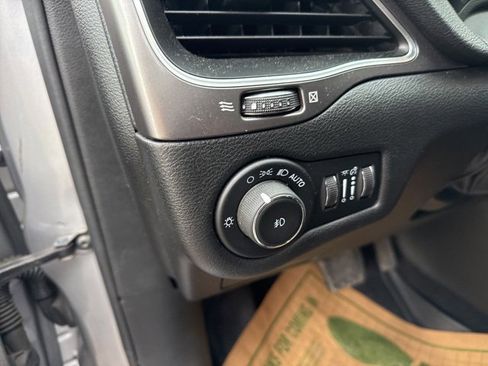 Used 2021 Jeep Cherokee Latitude Lux image 17