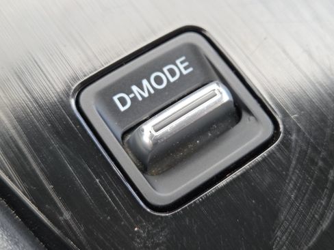 Used 2025 Nissan Rogue SV FWD image 4