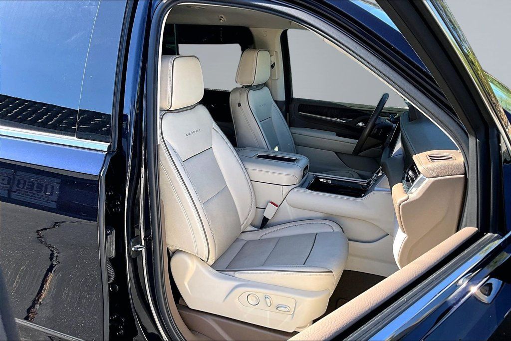 Used 2022 GMC Yukon XL Denali RWD image 16